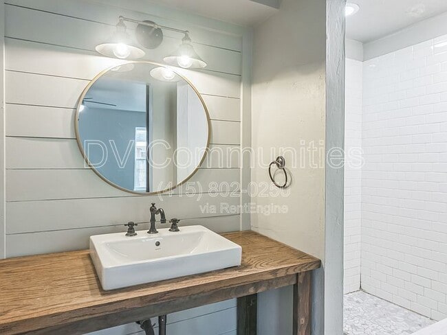 Building Photo - 3408 Oak Grove Dr