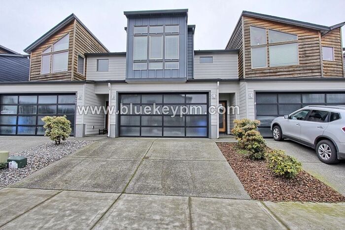 Foto principal - 3 Bed, 2.5 Bath Townhome in Orchards by Pr...