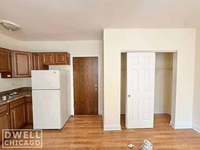 Building Photo - 2610 N Kimball Ave