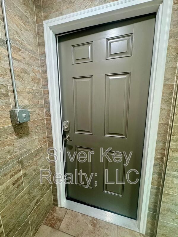 Building Photo - 2113 W Madison Ave