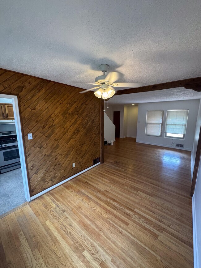 Building Photo - 1405 San Carlos Rd SW