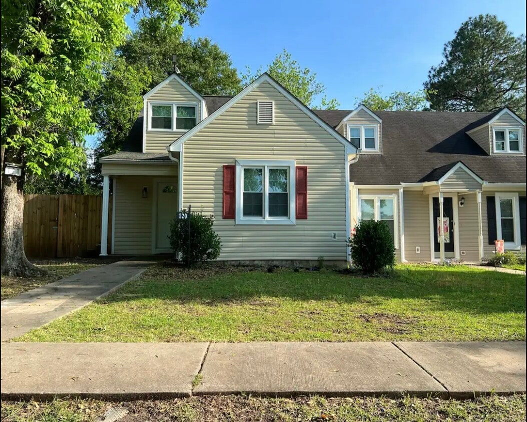 Primary Photo - 120 Westbury Ct