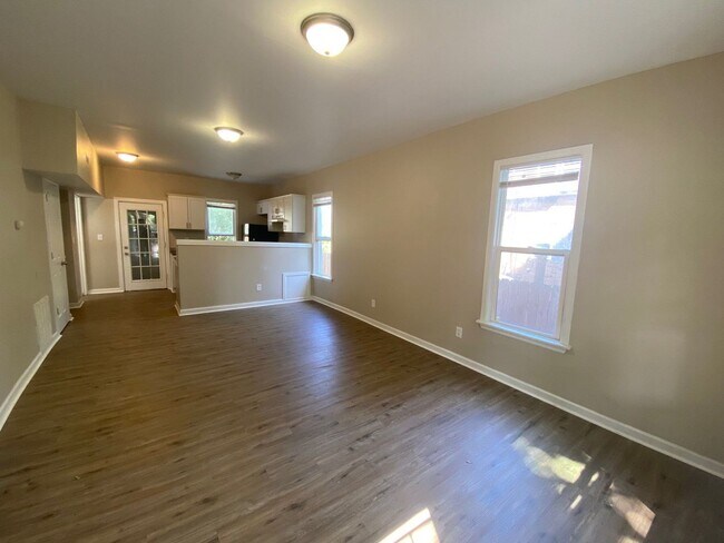 Building Photo - Fully Renovated 4-Bedroom Home – Move-In R...