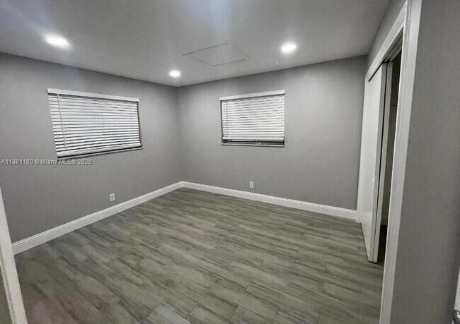 Foto del edificio - 6945 NW 5th Ct