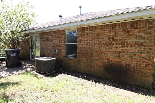 Building Photo - 4240 Delmon Ln