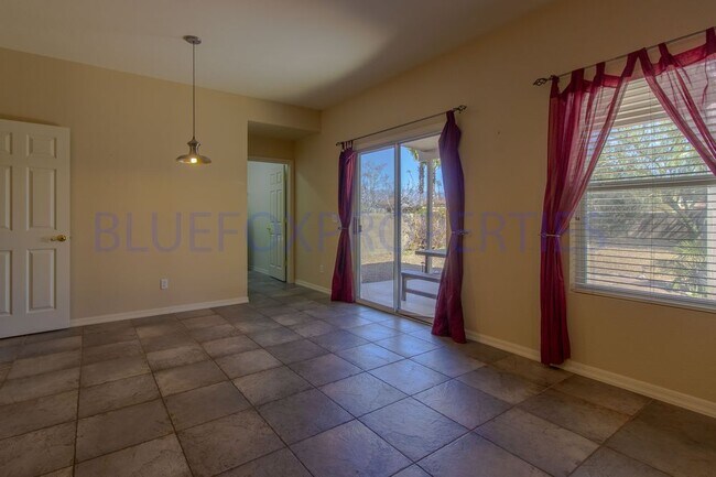 Building Photo - 3 Bedroom 2-Story Large Backyard