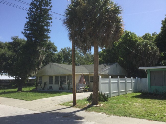 248 Nippino Trl - 400 Colonia Ln E
