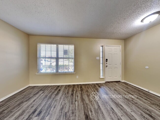 Building Photo - 3312 Silver Creek Dr
