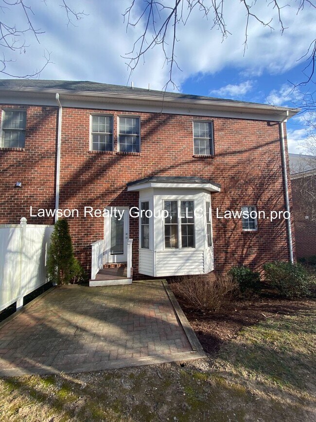 Photo - Beautiful, Spacious Crescent Home in Colon...