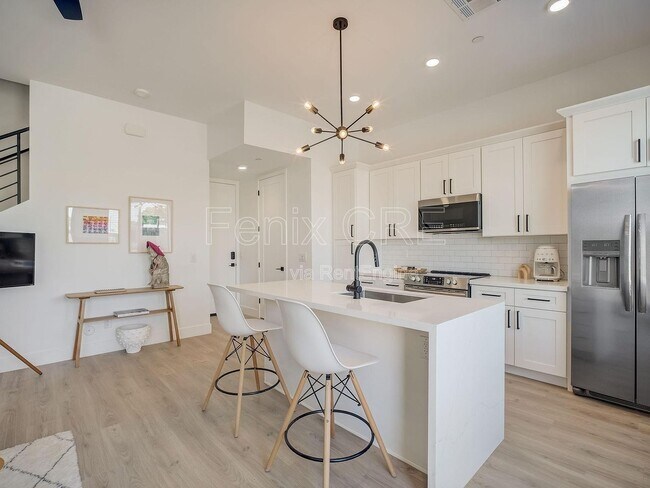 Photo - 775 W Coolidge St Apartment