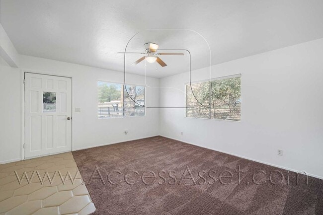 Building Photo - Charming 4 Bed/2 Bath home With A Spacious...