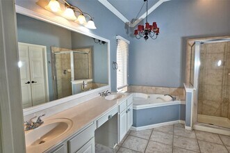 Building Photo - 15230 Chimney Hill Cir