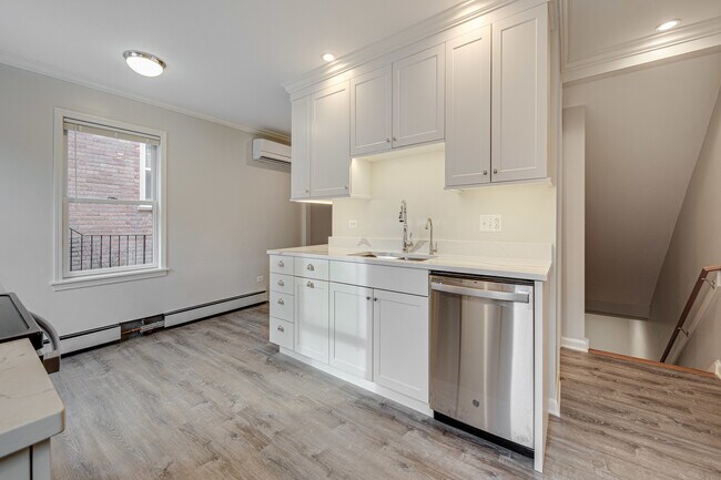 Foto del edificio - 587 Ivy Ct