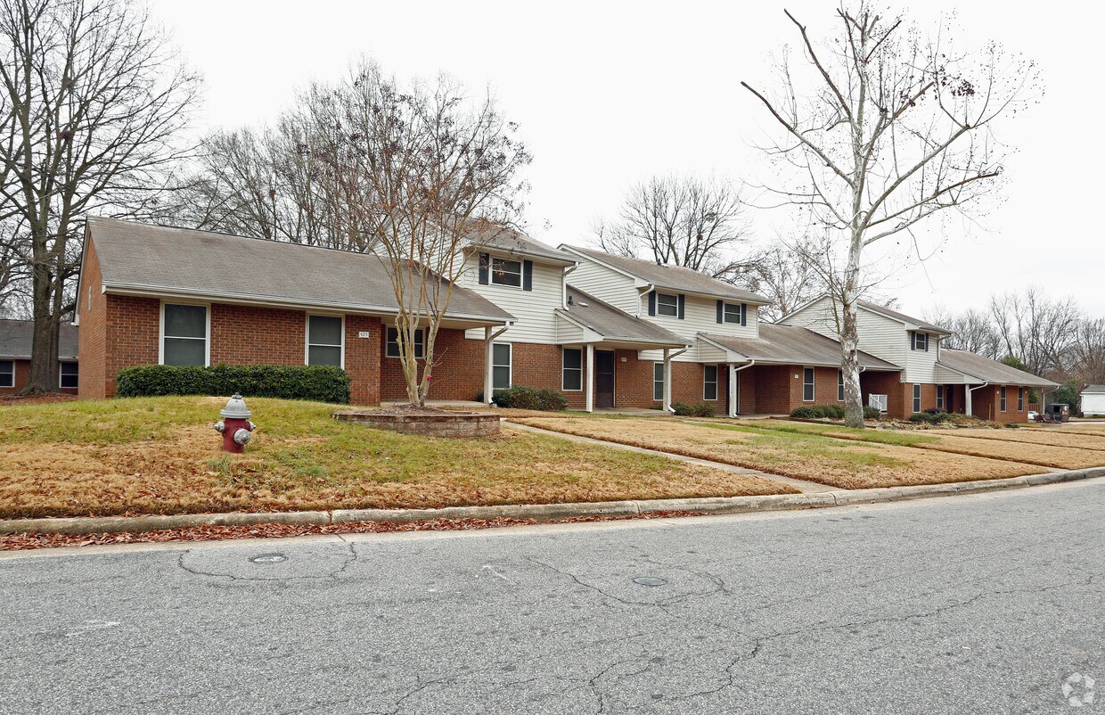 Primary Photo - Birchwood Apartments