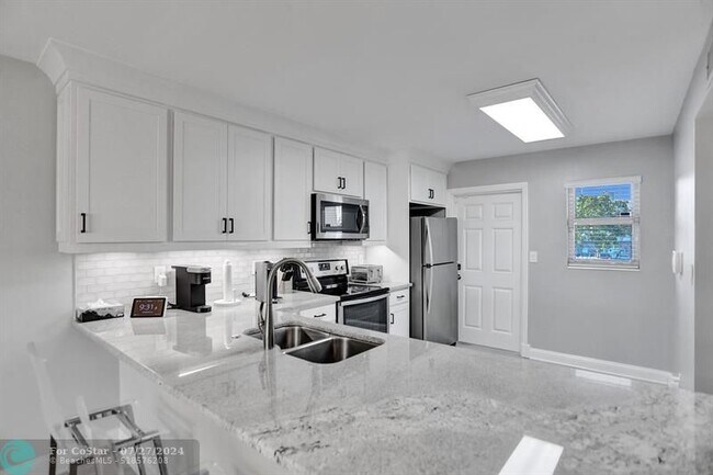 Foto del edificio - 3121 NE 51st St