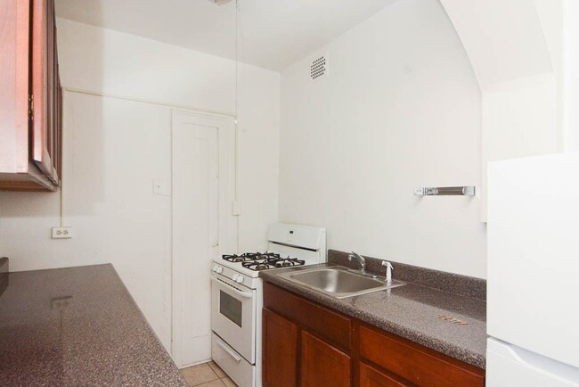 Building Photo - 4832 N Damen Ave