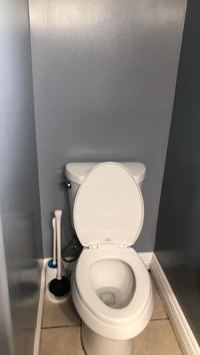 toliet - 317 Porter St