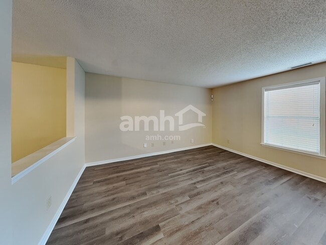 Building Photo - 10812 Parker Dr