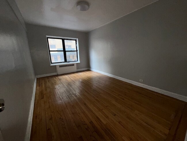 Building Photo - 253 E 181st St