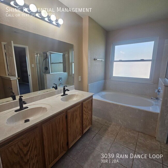 Foto del edificio - 3039 Rain Dance Loop