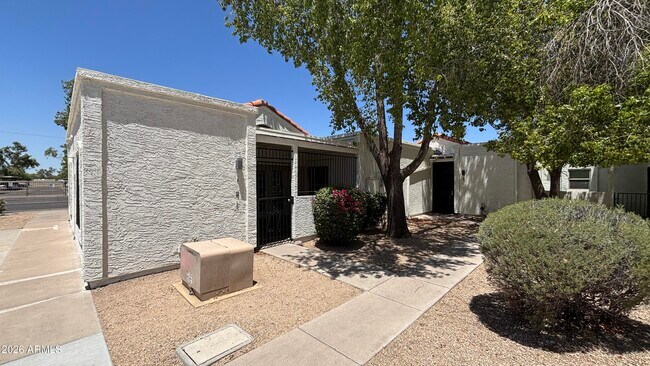 Foto del edificio - 15801 N 29th St