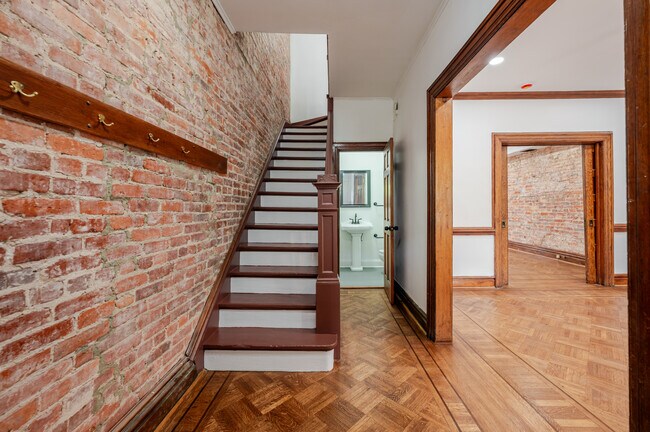 Building Photo - 1339 Oak St NW