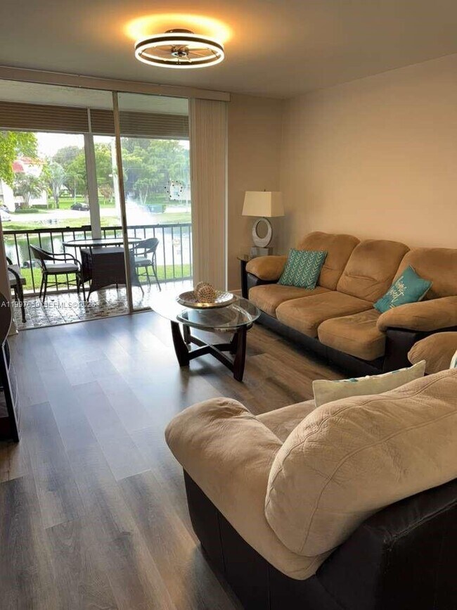 Foto del edificio - 691 S Hollybrook Dr