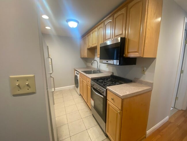 Building Photo - 114 Magazine St