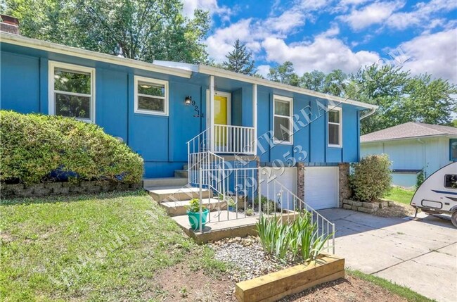 Foto del edificio - Beautiful 3 Bed 2.5 Bath Raised Ranch in L...
