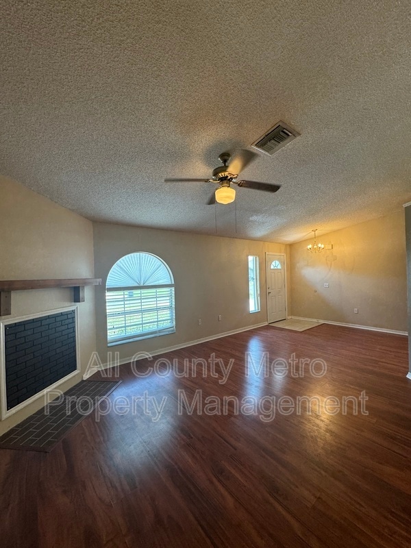 Foto del edificio - 261 Daisy Estates Dr