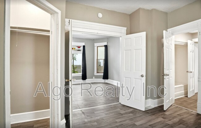 Foto del edificio - 2923 N Girard Ave
