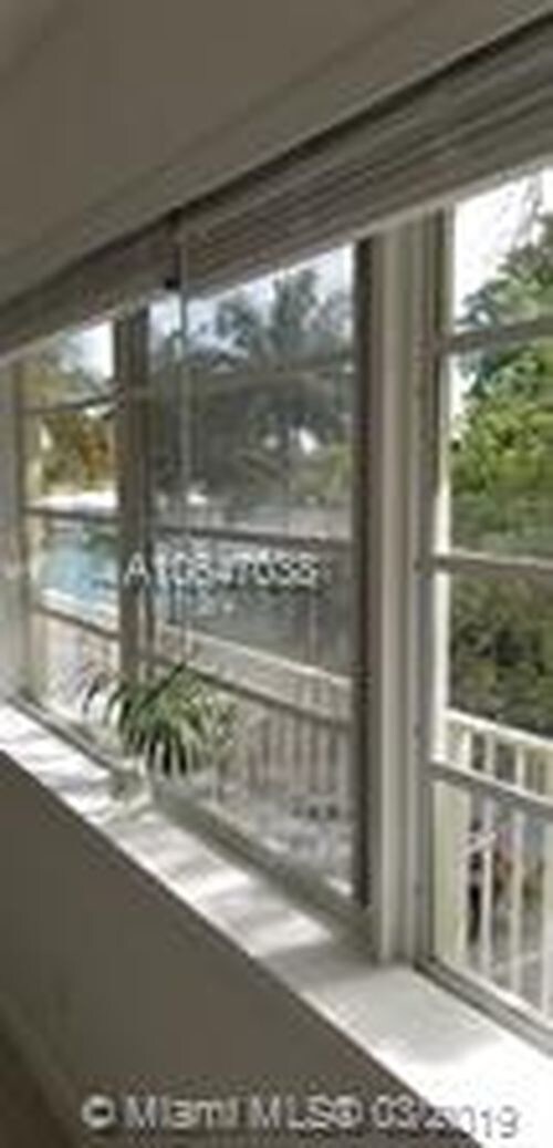 Building Photo - 350 S Shore Dr