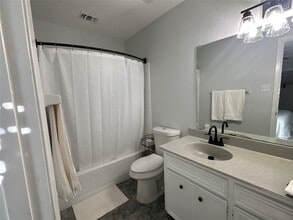 Building Photo - 13821 Hollowgreen Dr