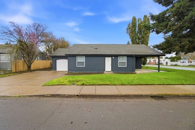 Building Photo - 3 Bedroom Home on a Corner Lot