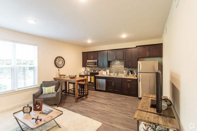 1BR, 1BA - 750 SF - Kitchen - Mayfair West End