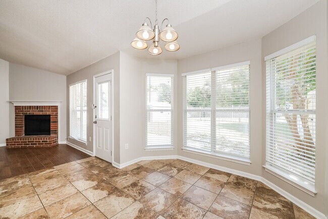 Building Photo - 7762 Parkview Cir E