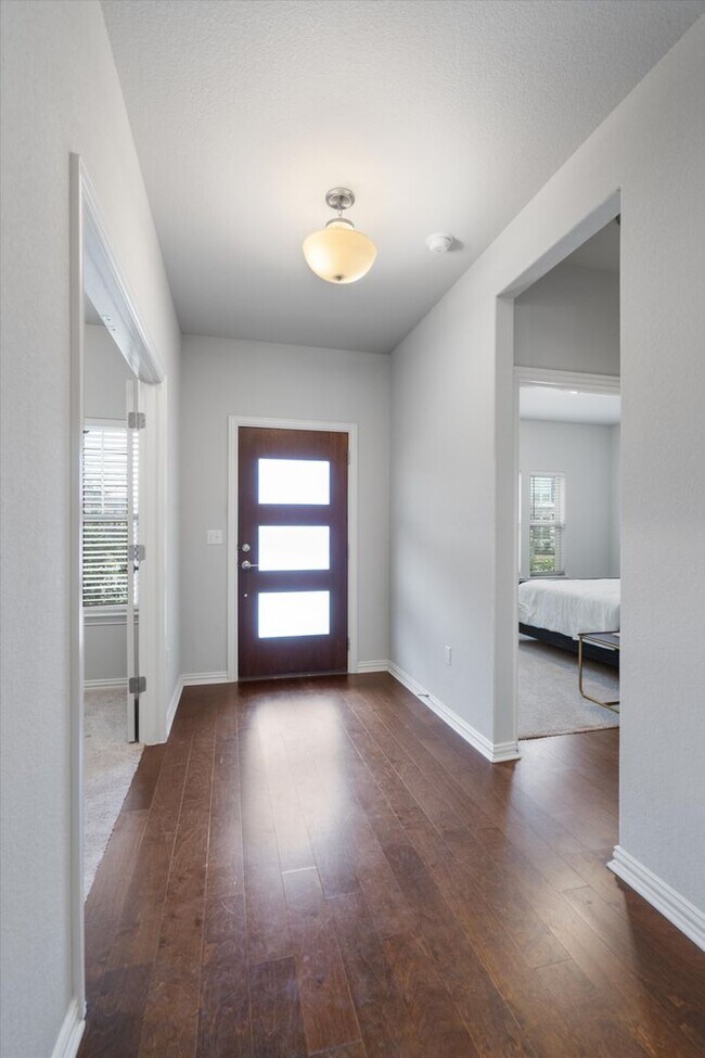 Foto del edificio - 8725 Mina Dr, Austin, Texas 78747