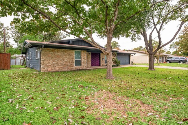 Foto del edificio - Captivating 3 Bedroom, 2 Bath Home in Cres...