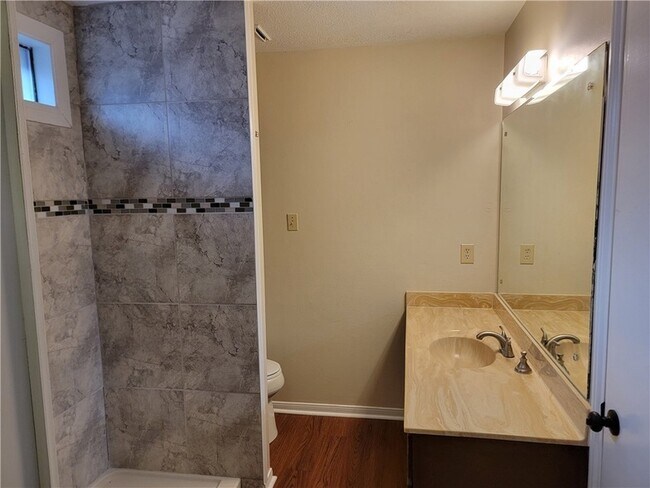 Foto del edificio - 4011 Windswept Dr