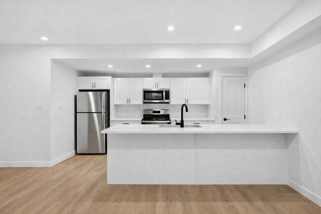 Building Photo - 10316-10147 147 St NW