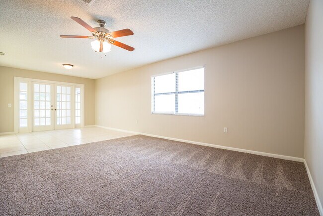 Building Photo - 411 Greenfield Rd