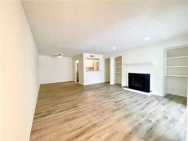 Foto del edificio - 320 Park Ridge Cir