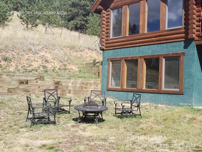 Building Photo - Home on 35 Acres
