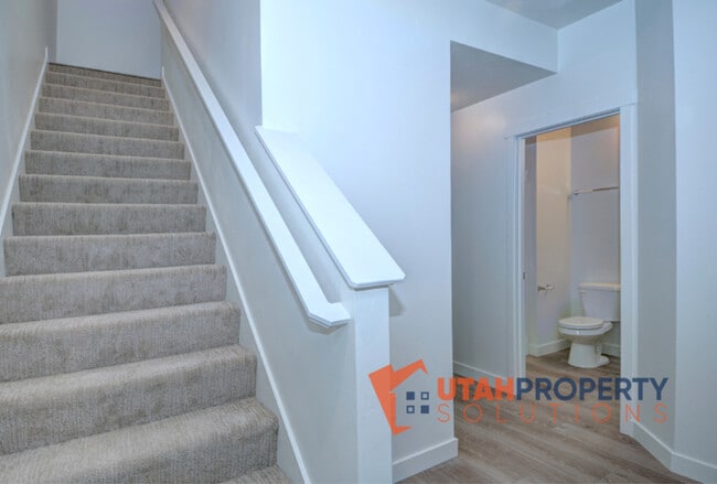 Building Photo - 427 S 960 W