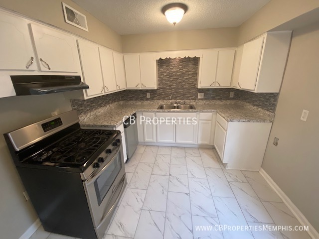Building Photo - 8282 Fayette Cove