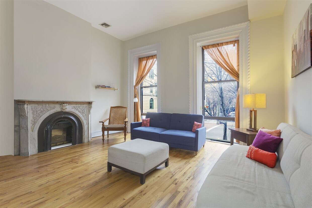 Primary Photo - 123 Grand St