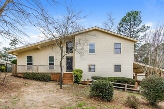 Building Photo - 225 Hillbrook Dr