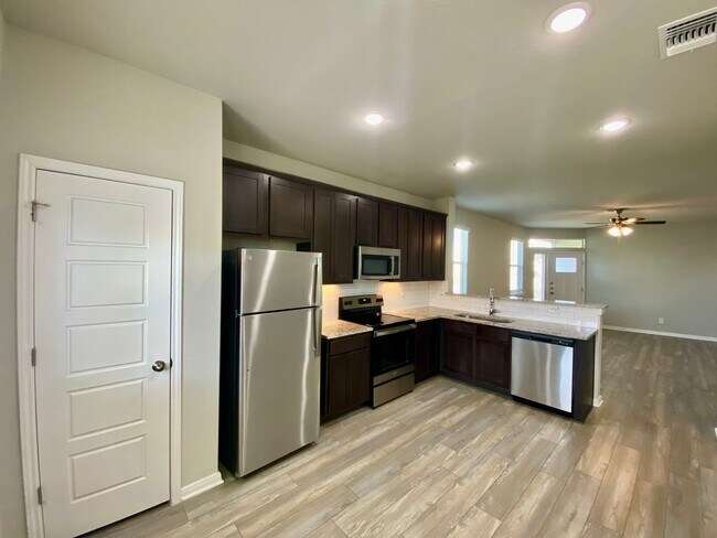 Foto del edificio - Luxury 3/2 Townhome in Cibolo