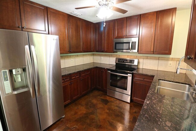 Foto del edificio - 4225 Oak Ln