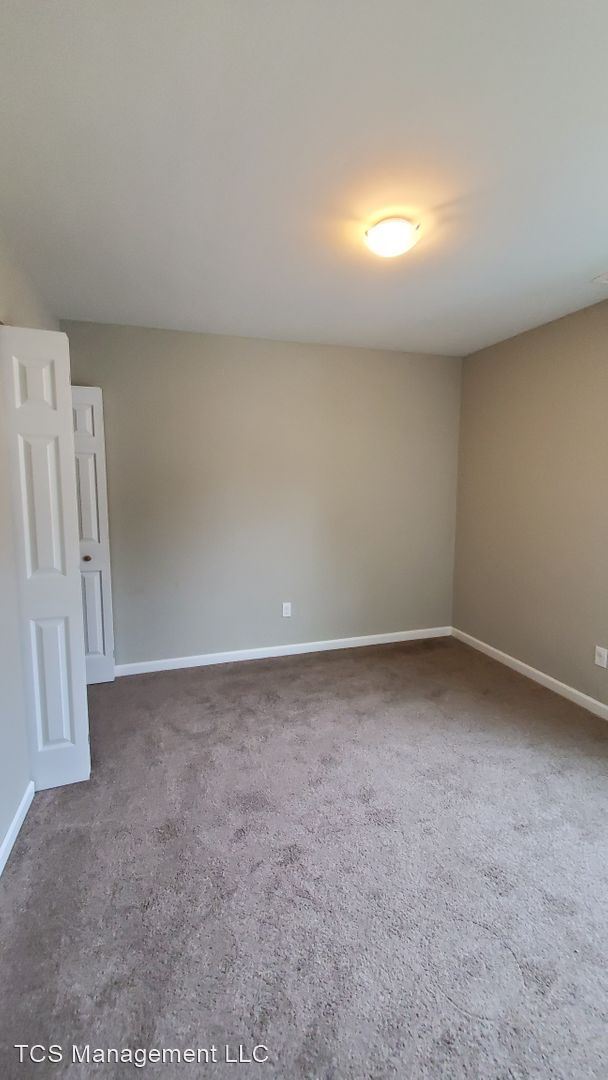 Building Photo - 3 br, 1 bath House - 42 Presidential Drive